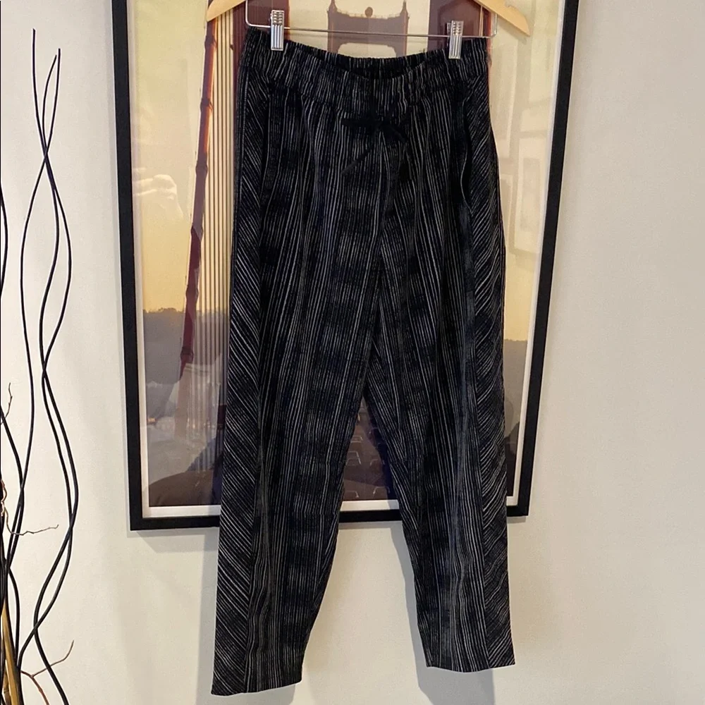 ATHLETA EUC - Picture 3 of 13